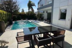 SALE in ATHENS house 440 m² by the sea (VARKIZA-VARI)