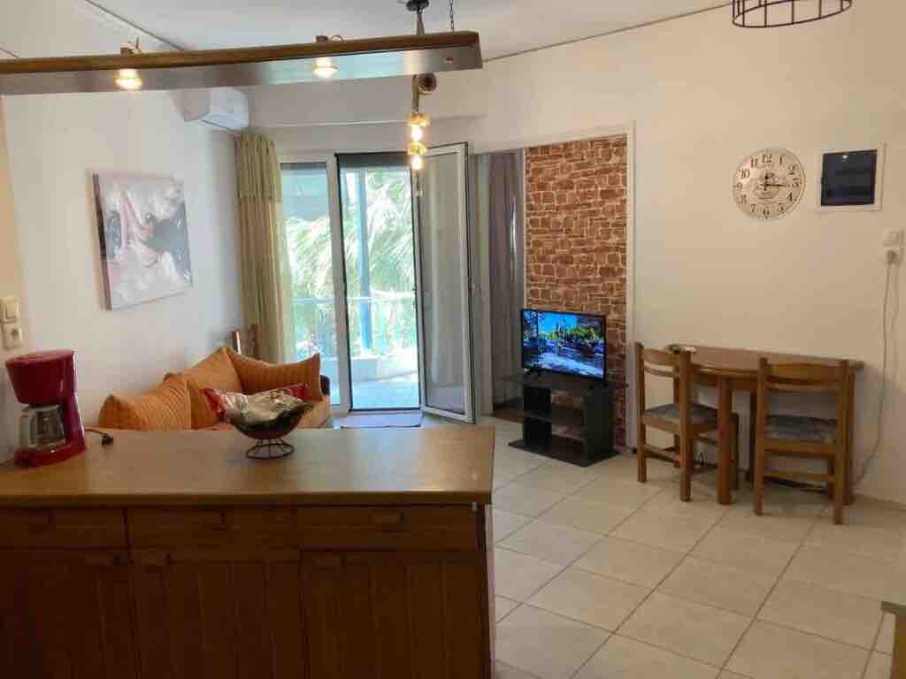 КВАРТИРА 45 м² ГЛИФАДА-АФИНЫ продается недвижимость у моря
