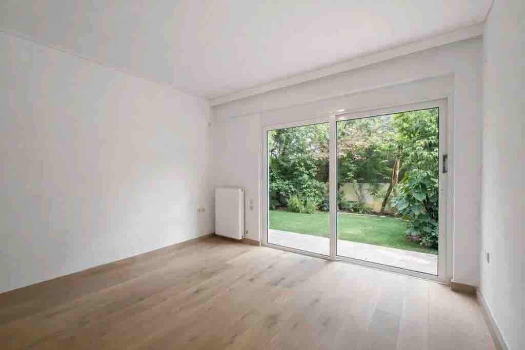 АРЕНДА недвижимость 220 м² на Афинской Ривьере (Афины-Варкиза)